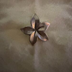 Retired James Avery Sterling Silver Radiant Flower Pendant w/Box and Pouch